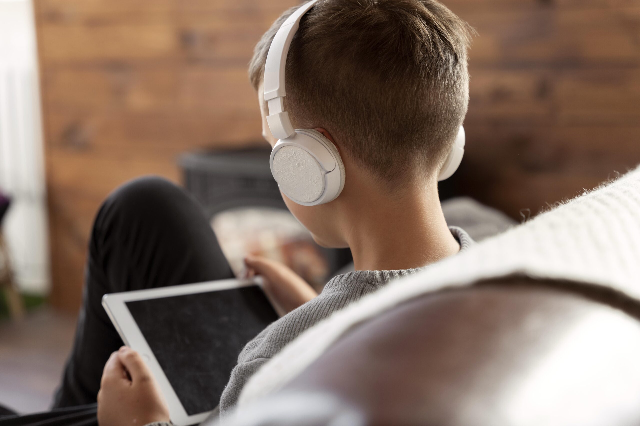 【2025年版】オーディオブック徹底比較ランキング！Audibleとaudiobook.jpはどっち？あなたに合う最強アプリがわかる